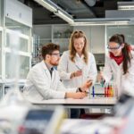 Personen im Labor